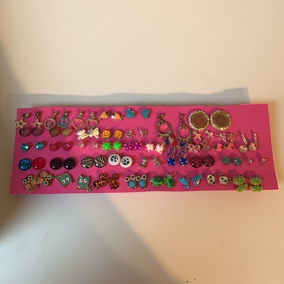 JEWLERY - EARRINGS AND A NECKLACE CLAIRES - Picture 2 of 5